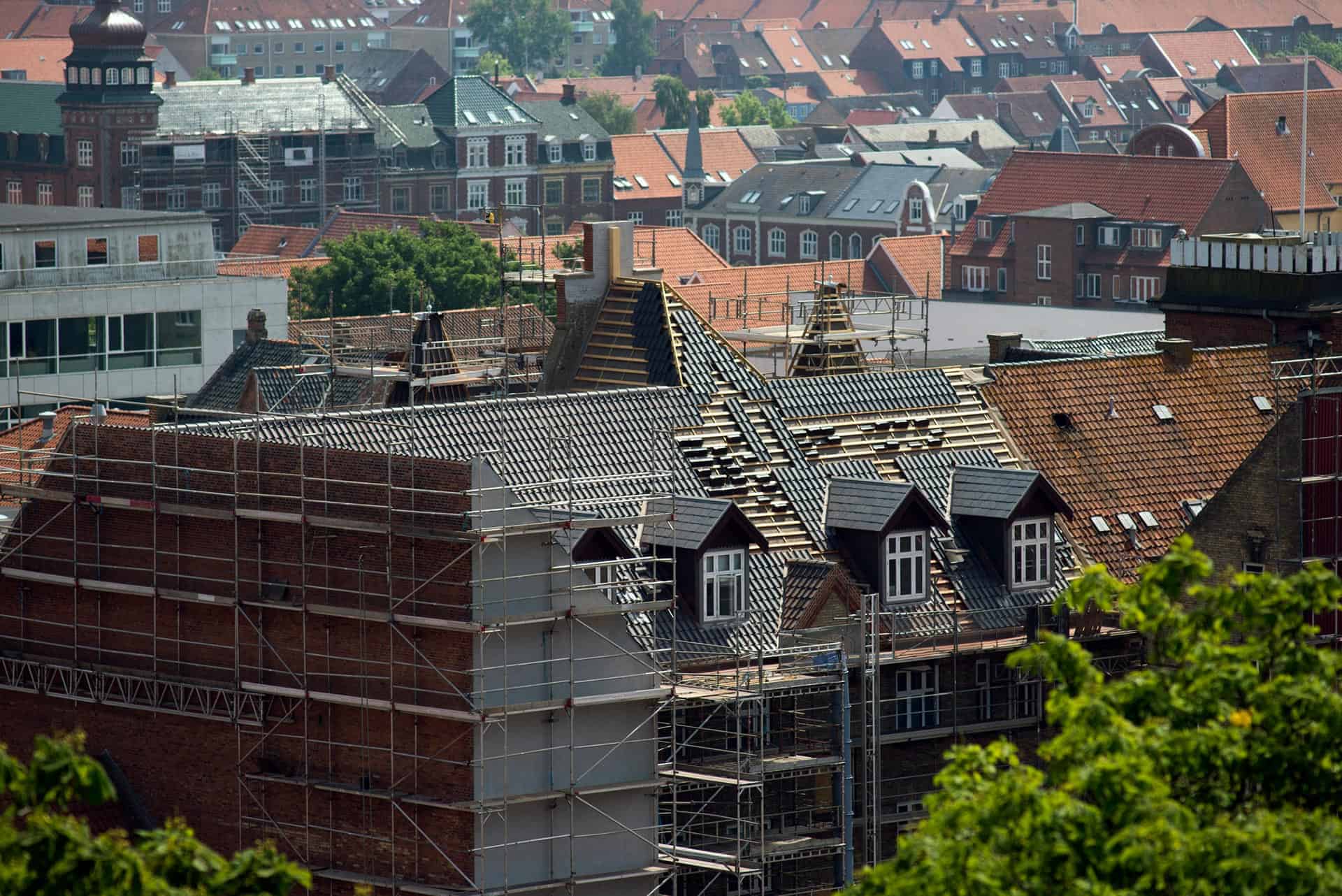 Stilladser anvendt til tagdækning